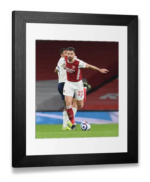 Framed Print : Arsenal's Pablo Mari Outmaneuvers Manchester City's Gabriel Jesus: A Battle at Emirates Stadium Amidst Pandemic Restrictions (Arsenal v Manchester City, 2021)