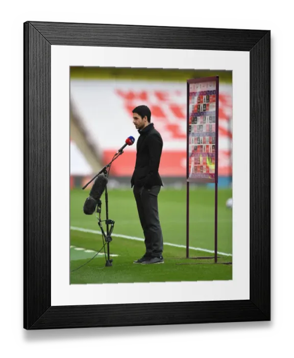 Framed Print : Arsenal vs Manchester City: Mikel Arteta's Pre-Match Preparations Amid Empty Emirates Stadium - Premier League 2020-21