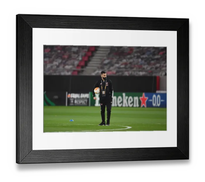 Framed Print : Dani Ceballos Readies for Arsenal's UEFA Europa League Battle Against SL Benfica Framed Print : Dani Ceballos Readies for Arsenal's UEFA Europa League Battle Against SL Benfica