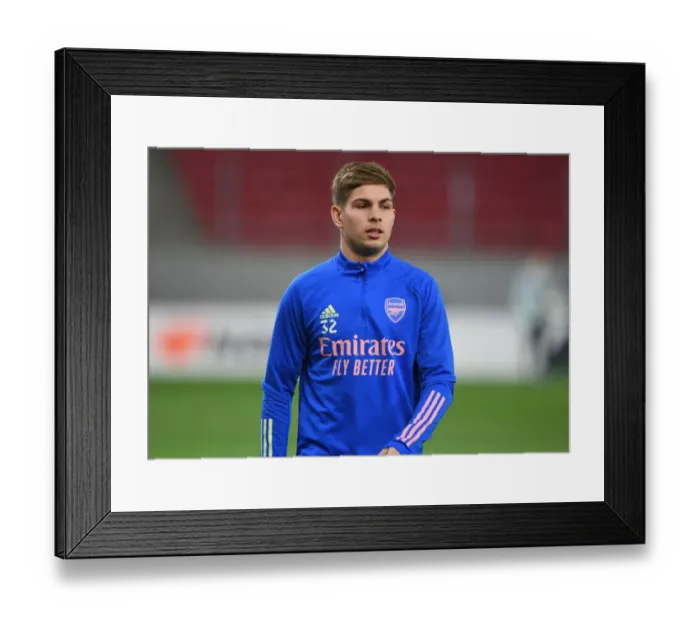 Framed Print : Arsenal's Emile Smith Rowe Gears Up for Arsenal v SL Benfica Europa League Clash in Piraeus