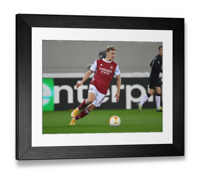 Framed Print : Martin Odegaard in Action: Arsenal vs SL Benfica, UEFA Europa League 2021
