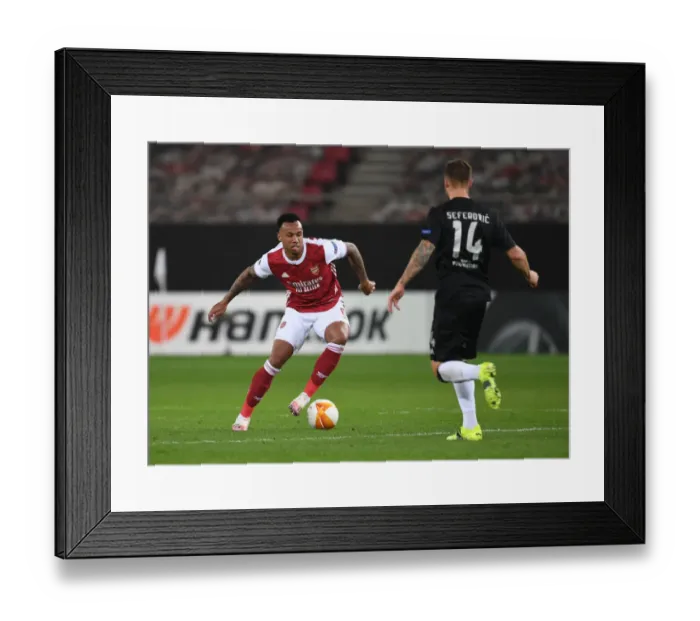Framed Print : Gabriel Faces Off Against SL Benfica in Europa League: Arsenal's Defender in Action