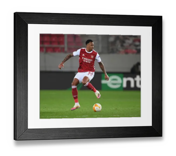 Framed Print : Gabriel vs Benfica: Arsenal Defender in Europa League Showdown
