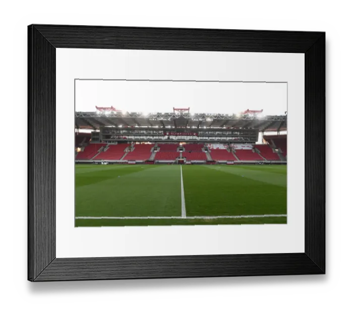 Framed Print : Arsenal FC vs SL Benfica: Europa League Clash at Karaiskakis Stadium, Piraeus Framed Print : Arsenal FC vs SL Benfica: Europa League Clash at Karaiskakis Stadium, Piraeus