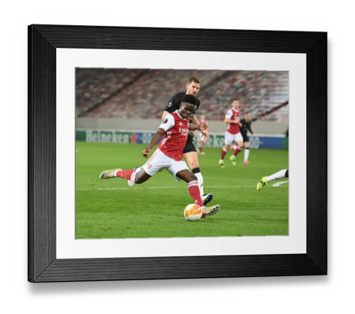 Framed Print : Arsenal's Bukayo Saka in Action Against SL Benfica, Europa League 2021