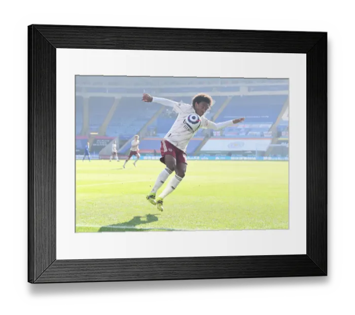 Framed Print : Arsenal's Willian in Action: 2020-21 Premier League - Arsenal vs Leicester City (Behind Closed Doors) Framed Print : Arsenal's Willian in Action: 2020-21 Premier League - Arsenal vs Leicester City (Behind Closed Doors)
