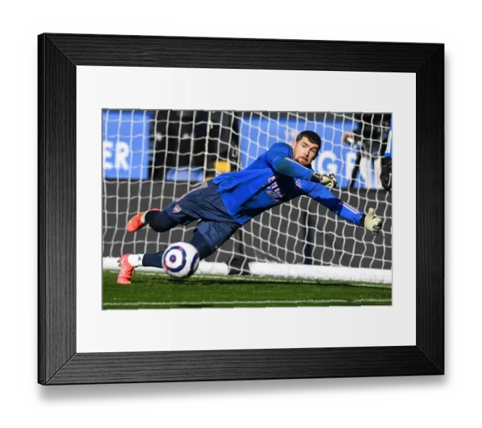 Framed Print : Mat Ryan Prepares for Leicester Showdown: Arsenal's Goalkeeper Gears Up in the Premier League 2020-21