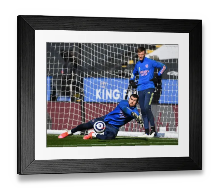 Framed Print : Arsenal's Mat Ryan Gears Up for Arsenal-Leicester Showdown at The King Power Stadium