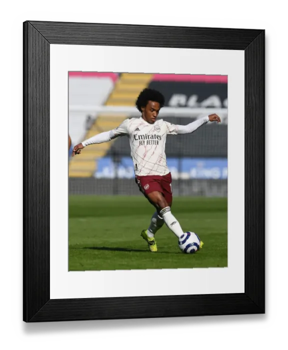 Framed Print : Willian in Action: Leicester City vs Arsenal, Premier League 2020-21 Framed Print : Willian in Action: Leicester City vs Arsenal, Premier League 2020-21