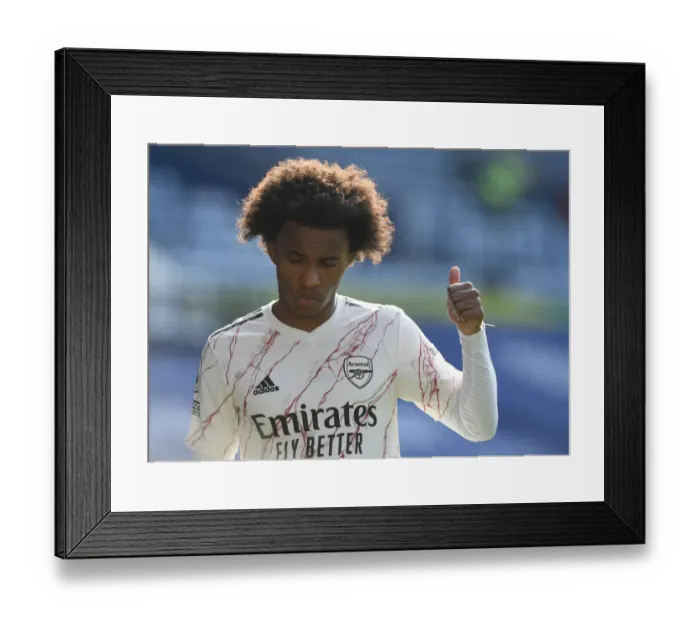 Framed Print : Willian in Action: Premier League Showdown between Leicester City and Arsenal (2020-21)