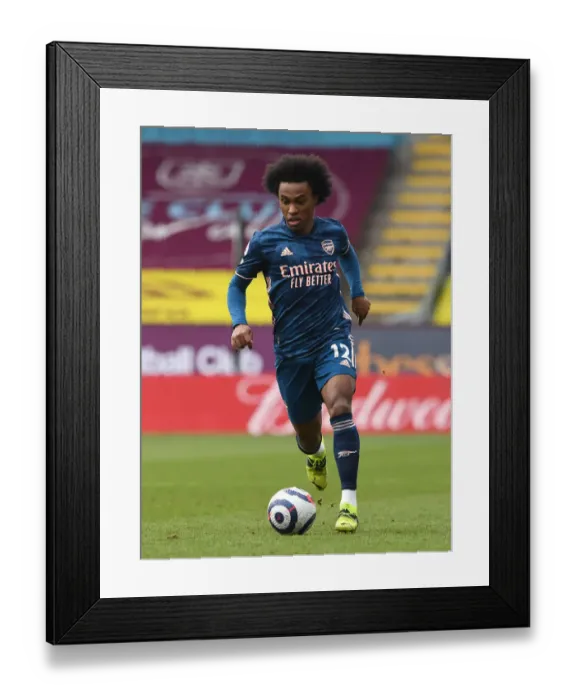 Framed Print : Willian's Premier League Showdown at Empty Turf Moar: Arsenal vs. Burnley Amidst Coronavirus Restrictions