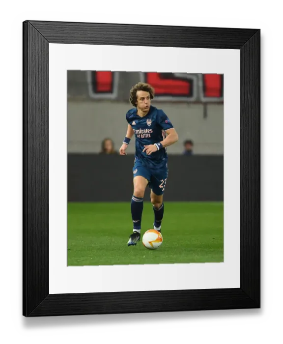 Framed Print : Arsenal's David Luiz in Empty Europa League Match against Olympiacos, Piraeus, Greece (2021) Framed Print : Arsenal's David Luiz in Empty Europa League Match against Olympiacos, Piraeus, Greece (2021)