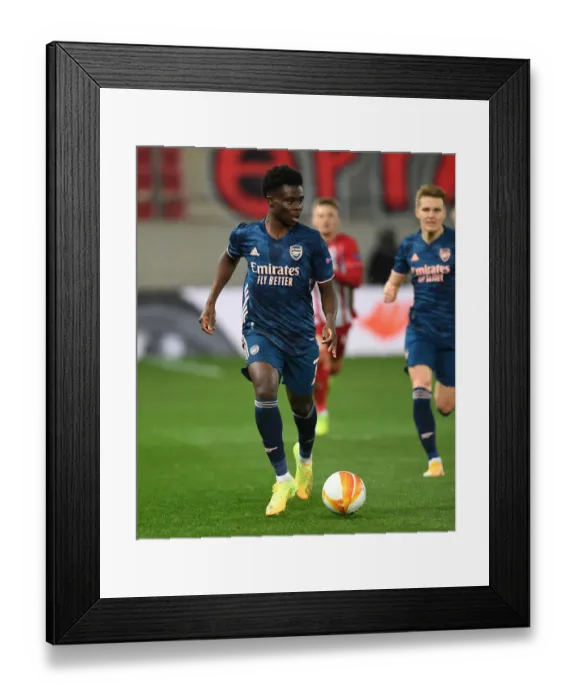 Framed Print : Bukayo Saka's Brilliant Performance in Empty Karaiskakis Stadium: Arsenal's Europa League Victory over Olympiacos (March 11, 2021)