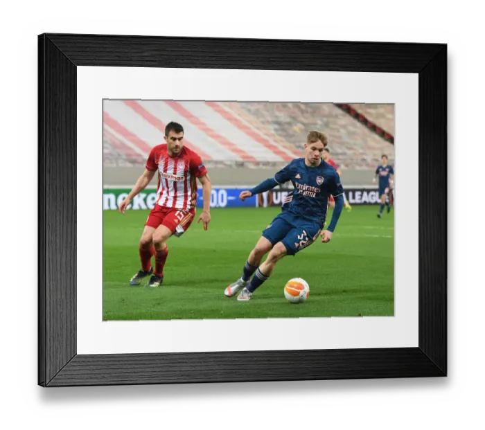 Framed Print : Arsenal's Emile Smith Rowe Faces Off Against Olympiacos Sokratis in Empty Europa League Stadium Framed Print : Arsenal's Emile Smith Rowe Faces Off Against Olympiacos Sokratis in Empty Europa League Stadium