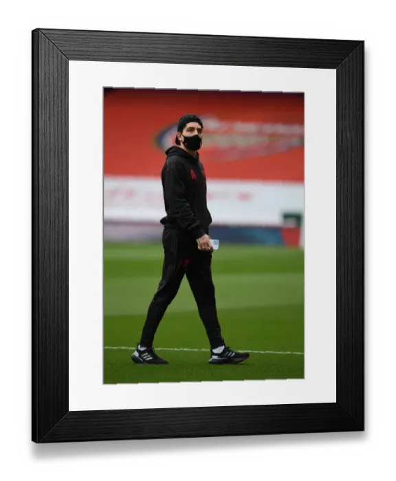 Framed Print : Hector Bellerin's Unwavering Focus: Arsenal's Star Readies for Arsenal vs. Tottenham Showdown