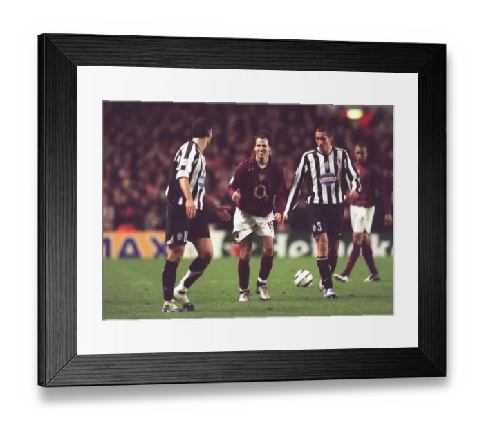 Framed Print : Cesc Fabregas (Arsenal). Arsenal 2: 0 Juventus Framed Print : Cesc Fabregas (Arsenal). Arsenal 2: 0 Juventus