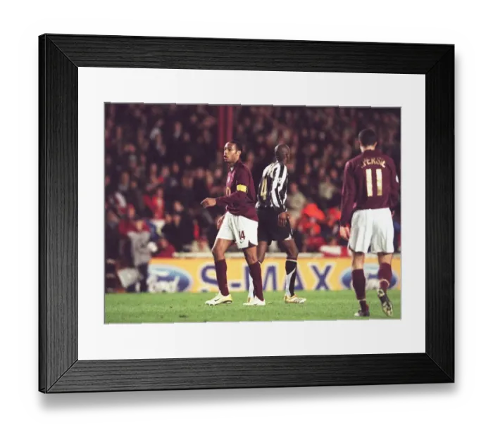 Framed Print : Thierry Henry (Arsenal) and Patrick Vieira (Juve). Arsenal 2: 0 Juventus