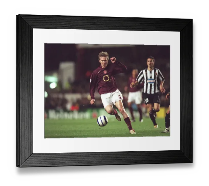 Framed Print : Alex Hleb (Arsenal). Arsenal 2: 0 Juventus
