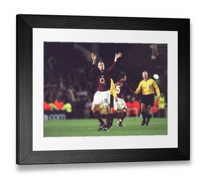 Framed Print : Philippe Senderos waves to the fans at the end of the match