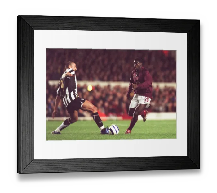Framed Print : Kolo Toure (Arsenal) Zlatan Ibrahimovic (Juve). Arsenal 2: 0 Juventus