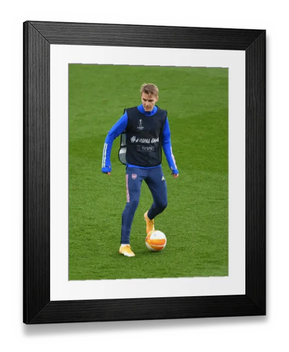 Framed Print : Arsenal's Martin Odegaard Prepares for Europa League Showdown Against Olympiacos (Behind Closed Doors)