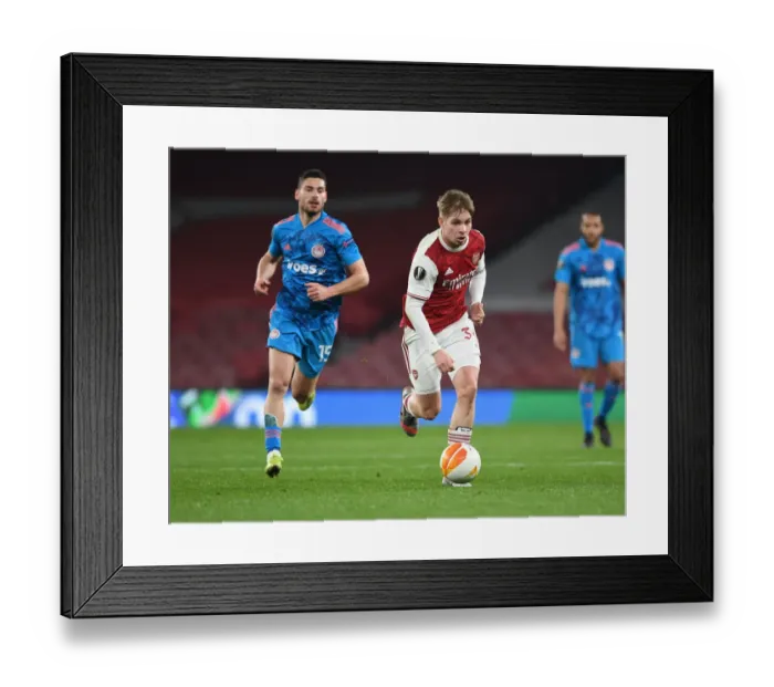 Framed Print : Emile Smith Rowe Scores Thrilling Goal in Empty Emirates: Arsenal Star Shines in Europa League Victory over Olympiacos