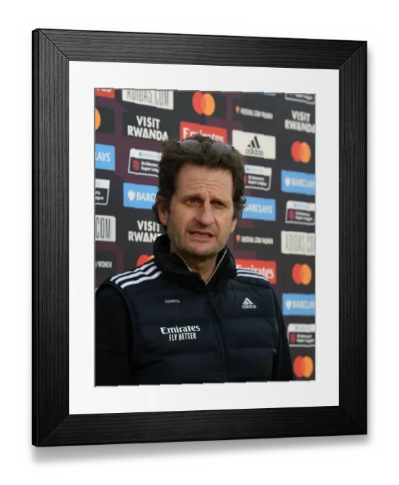 Framed Print : Arsenal Women v Manchester United Women - Barclays FA Womens Super League