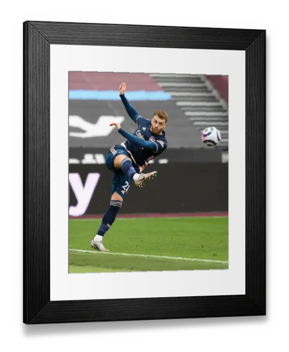 Framed Print : Calum Chambers in Action: Arsenal vs West Ham United, Premier League 2020-21 Framed Print : Calum Chambers in Action: Arsenal vs West Ham United, Premier League 2020-21