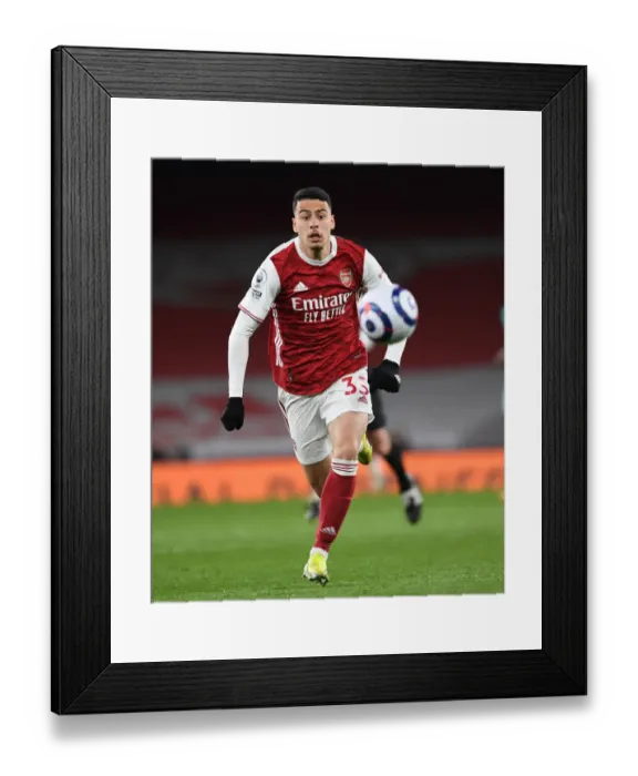 Framed Print : Arsenal's Martinelli Takes on Liverpool in Empty Emirates Stadium, Premier League 2021