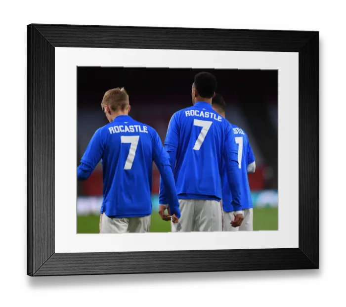 Framed Print : Arsenal Players Honor David Rocastle with Emotional Tribute: Wearing His Shirt During Warm-Up vs. Liverpool, 2021