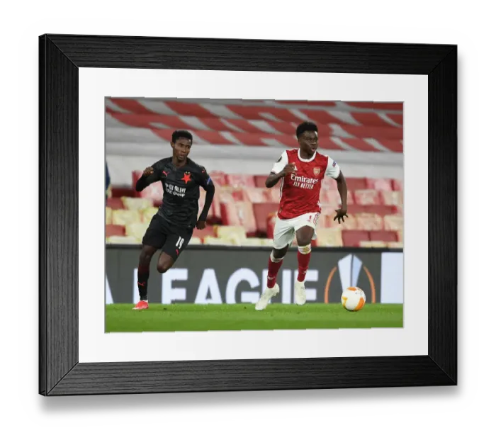 Framed Print : Arsenal's Bukayo Saka Outmaneuvers Slavia Praha's Oscar Dorley in UEFA Europa League Quarterfinal at Empty Emirates Stadium Framed Print : Arsenal's Bukayo Saka Outmaneuvers Slavia Praha's Oscar Dorley in UEFA Europa League Quarterfinal at Empty Emirates Stadium