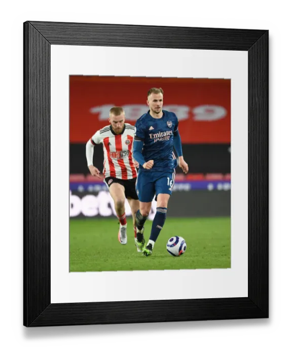 Framed Print : Arsenal's Rob Holding Breaks Past Sheffield United's Oli McBurnie in Empty Bramall Lane - Sheffield United vs Arsenal, Premier League 2020-21 Framed Print : Arsenal's Rob Holding Breaks Past Sheffield United's Oli McBurnie in Empty Bramall Lane - Sheffield United vs Arsenal, Premier League 2020-21