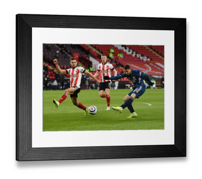 Framed Print : Martinelli vs Baldock: A Battle in the Premier League - Sheffield United vs Arsenal (April 2021) Framed Print : Martinelli vs Baldock: A Battle in the Premier League - Sheffield United vs Arsenal (April 2021)