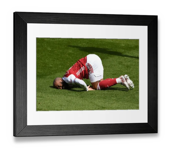Framed Print : Arsenal's Alex Lacazette in Action against Fulham during Emirates Stadium's Empty Seats - Premier League 2020-21 Framed Print : Arsenal's Alex Lacazette in Action against Fulham during Emirates Stadium's Empty Seats - Premier League 2020-21