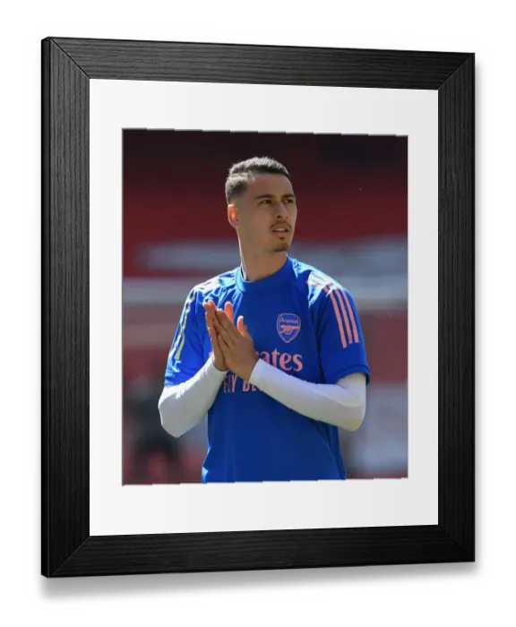 Framed Print : Arsenal's Gabriel Martinelli Prepares for Fulham Clash at Empty Emirates Stadium (Arsenal v Fulham, 2021-22 Premier League)