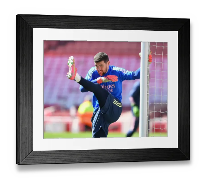 Framed Print : Arsenal's Mat Ryan Prepares for Fulham Clash in Empty Emirates Stadium (Arsenal v Fulham, 2021-22 Premier League)