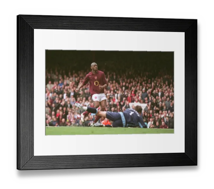 Framed Print : Abou Diaby scores Arsenals 5th goal past Thomas Sorensen Framed Print : Abou Diaby scores Arsenals 5th goal past Thomas Sorensen