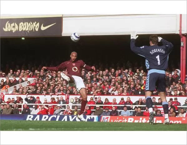 Thierry Henry scores his 1st, Arsenals 2nd goal under pressure from Thomas Sorensen