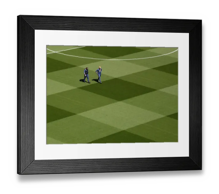 Framed Print : Arsenal vs. Everton: Premier League Showdown at Emirates Stadium