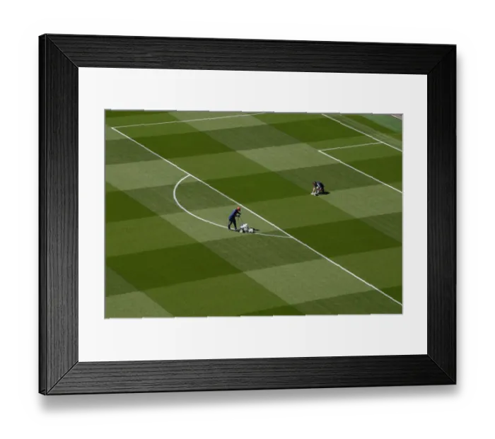 Framed Print : Arsenal vs Everton: Premier League Showdown at Emirates Stadium Framed Print : Arsenal vs Everton: Premier League Showdown at Emirates Stadium