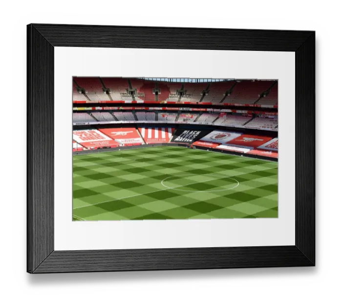 Framed Print : Arsenal vs. Everton: Premier League Showdown at Emirates Stadium