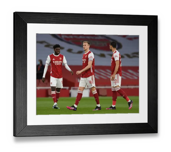 Framed Print : Arsenal's Rob Holding Gears Up for Arsenal v Everton Clash in Premier League