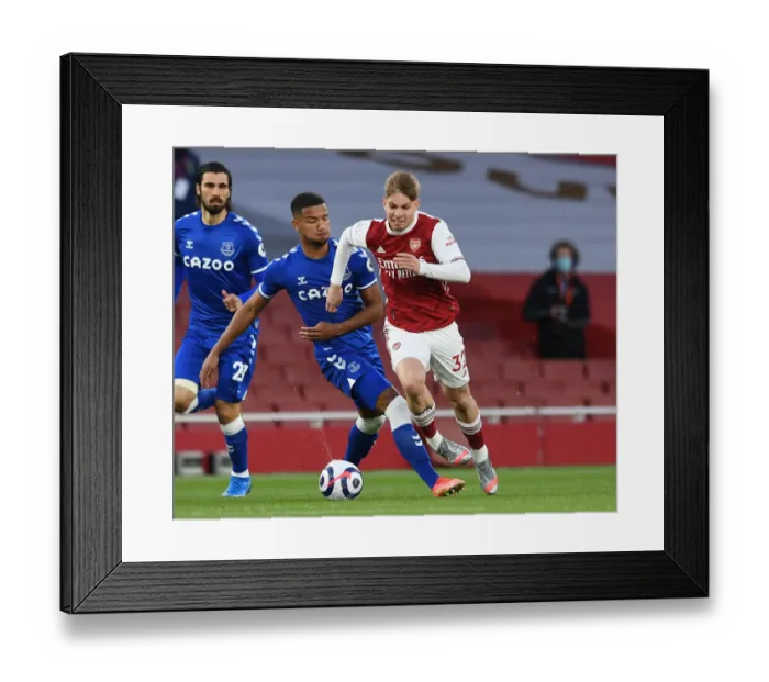Framed Print : Arsenal's Emile Smith Rowe Clashes with Everton's Mason Holgate in Premier League Showdown