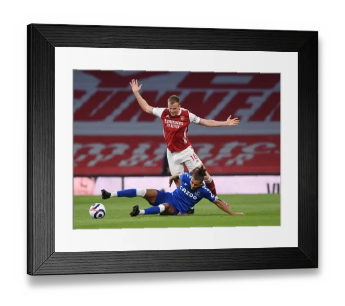 Framed Print : Arsenal vs. Everton: A Premier League Clash at the Emirates Framed Print : Arsenal vs. Everton: A Premier League Clash at the Emirates