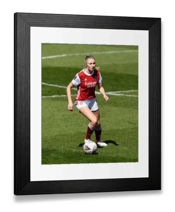 Framed Print : Arsenal's Leah Williamson in Action at Empty Meadow Park: Arsenal Women vs Brighton & Hove Albion (2021)