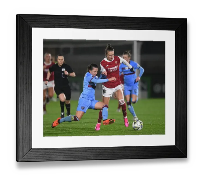 Framed Print : Vivianne Miedema's Showdown: Arsenal Women vs. West Ham United Women at Empty Meadow Park, FA WSL 2021