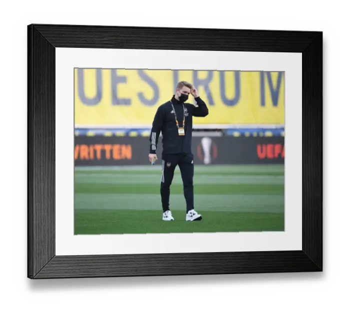 Framed Print : Arsenal's Martin Odegaard Prepares for UEFA Europa League Semi-Final Against Villarreal Amidst Empty Stands