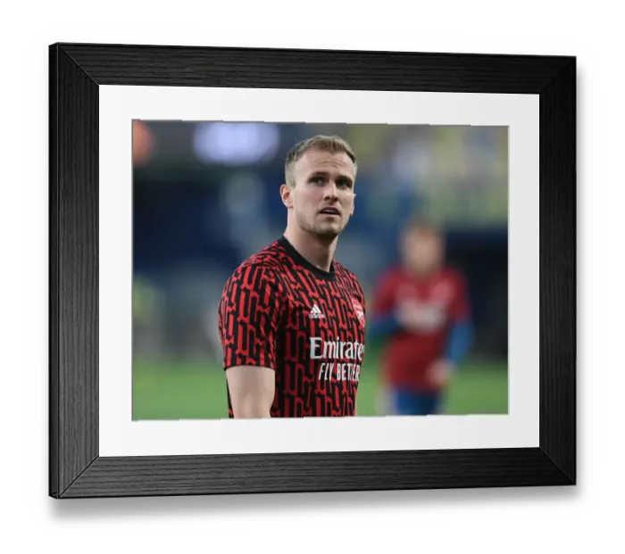 Framed Print : Arsenal's Rob Holding at Villarreal's Empty Estadio de la Ceramica - UEFA Europa League Semi-Final Leg One