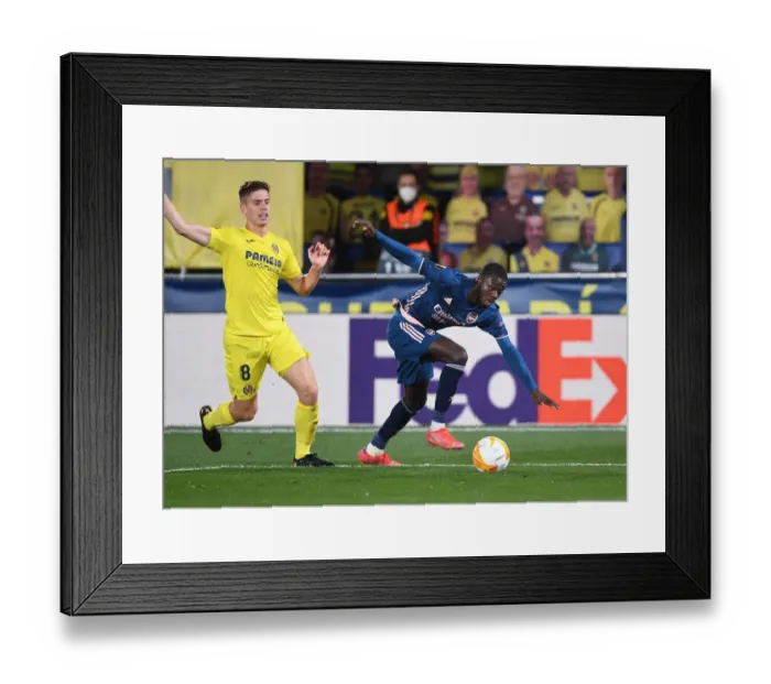 Framed Print : Pepe vs Foyth: Battle in the Empty Europa League Semi-Final - Villarreal vs Arsenal