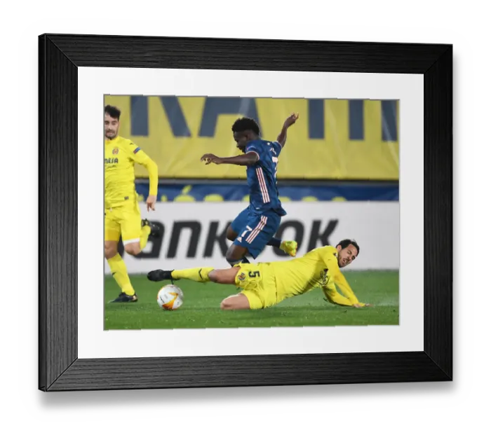 Framed Print : Saka vs Parejo: A Europa League Semi-Final Battle at Villarreal Framed Print : Saka vs Parejo: A Europa League Semi-Final Battle at Villarreal